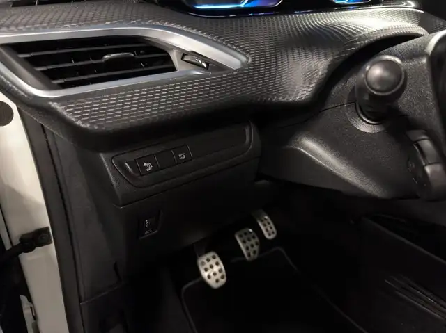 Peugeot 2008 view 12