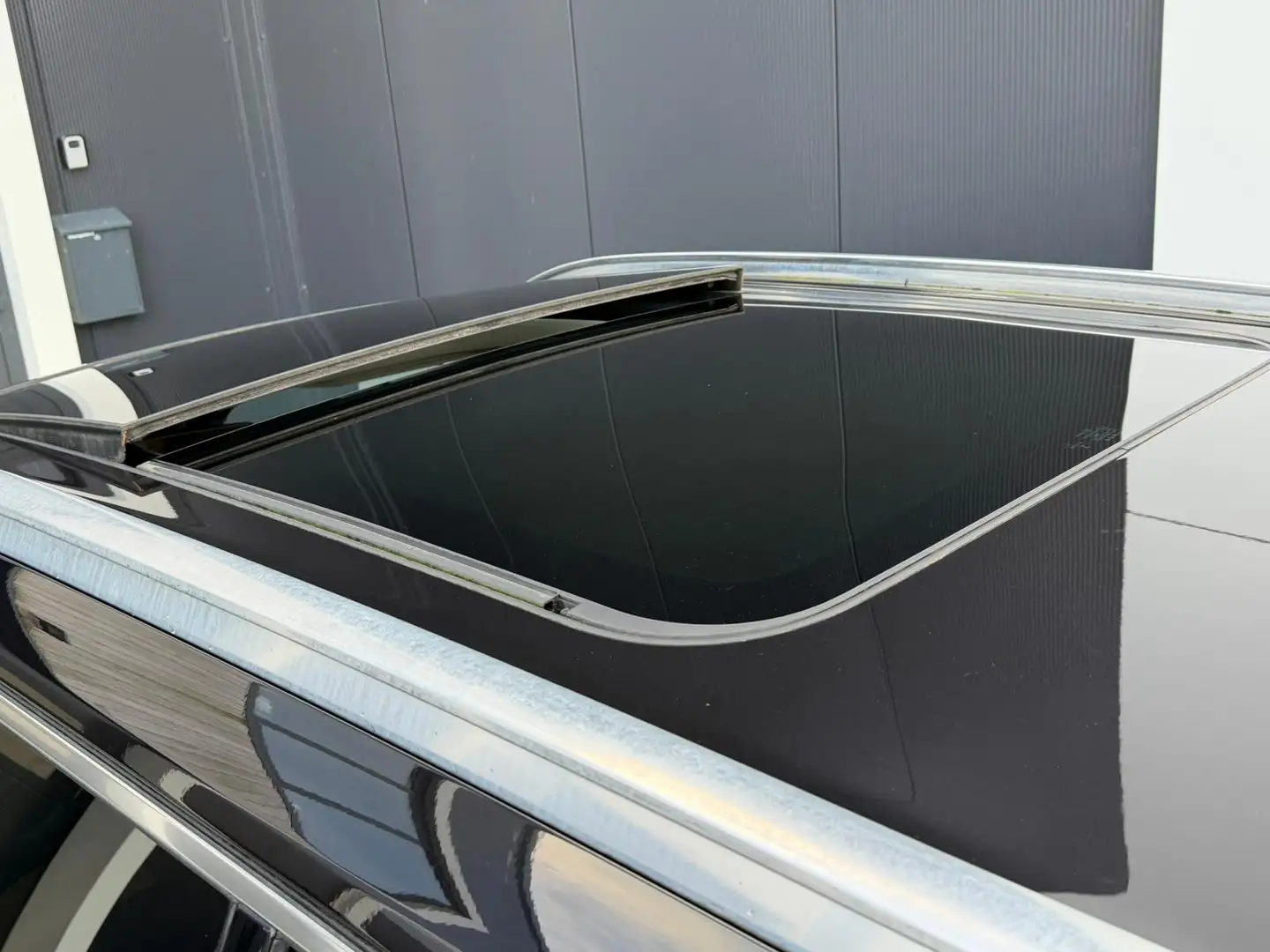 Volvo XC90 2.0 T8 Twin Engine AWD Inscription Panodak Trekhaa Schwarz - 2