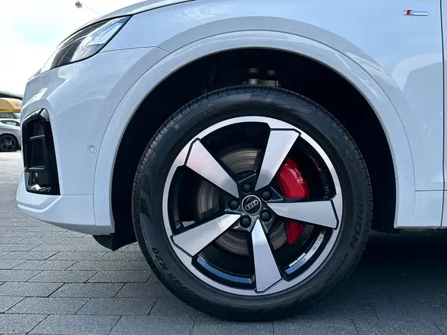 Audi Q5 view 9