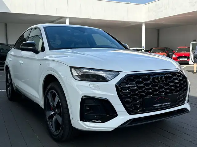 Audi Q5 view 2