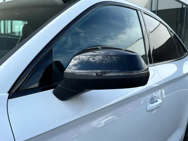 Audi Q5 view 11