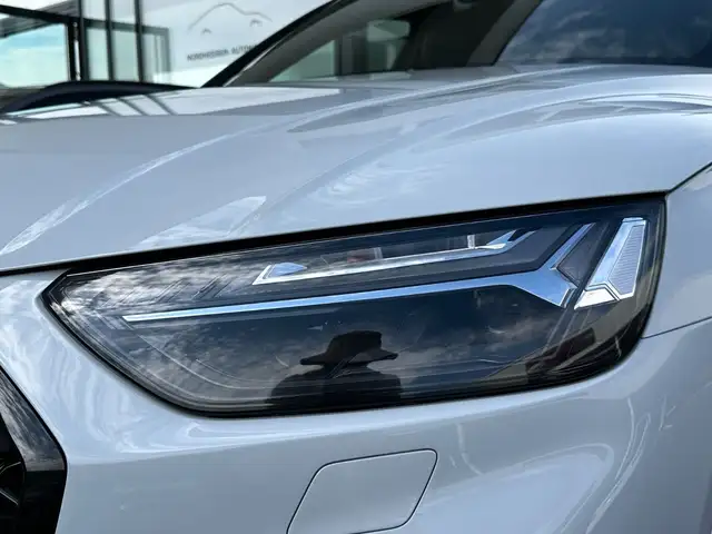 Audi Q5 view 10