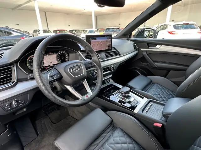 Audi Q5 view 14