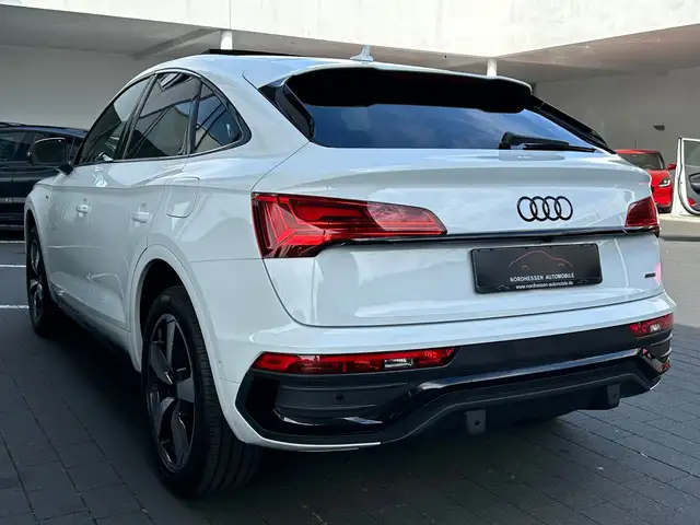 Audi Q5 view 3