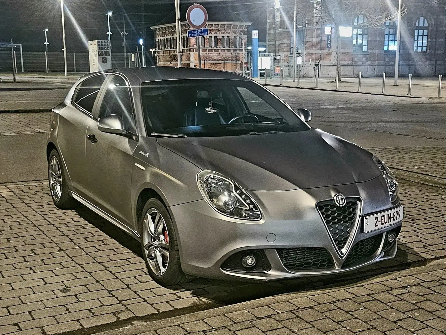 Alfa Romeo Giulietta 1.6 JTDm Distinctive Gris - 1