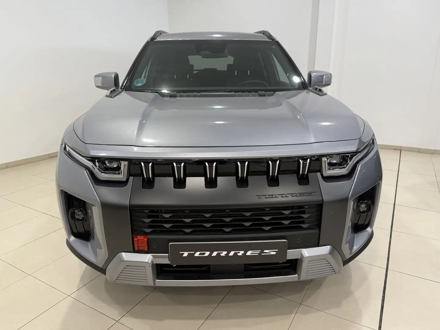 SsangYong Torres G15T Life 4x2 Gris - 2