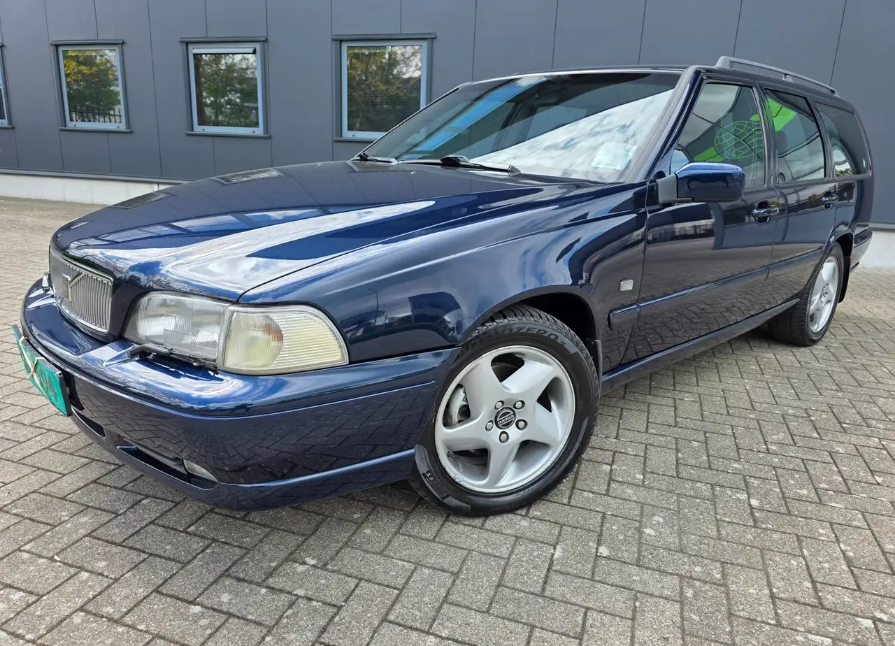 Volvo V70 2.5 T Comfort Luxury, netto € 5.780 4ever bijtel v, foto 2