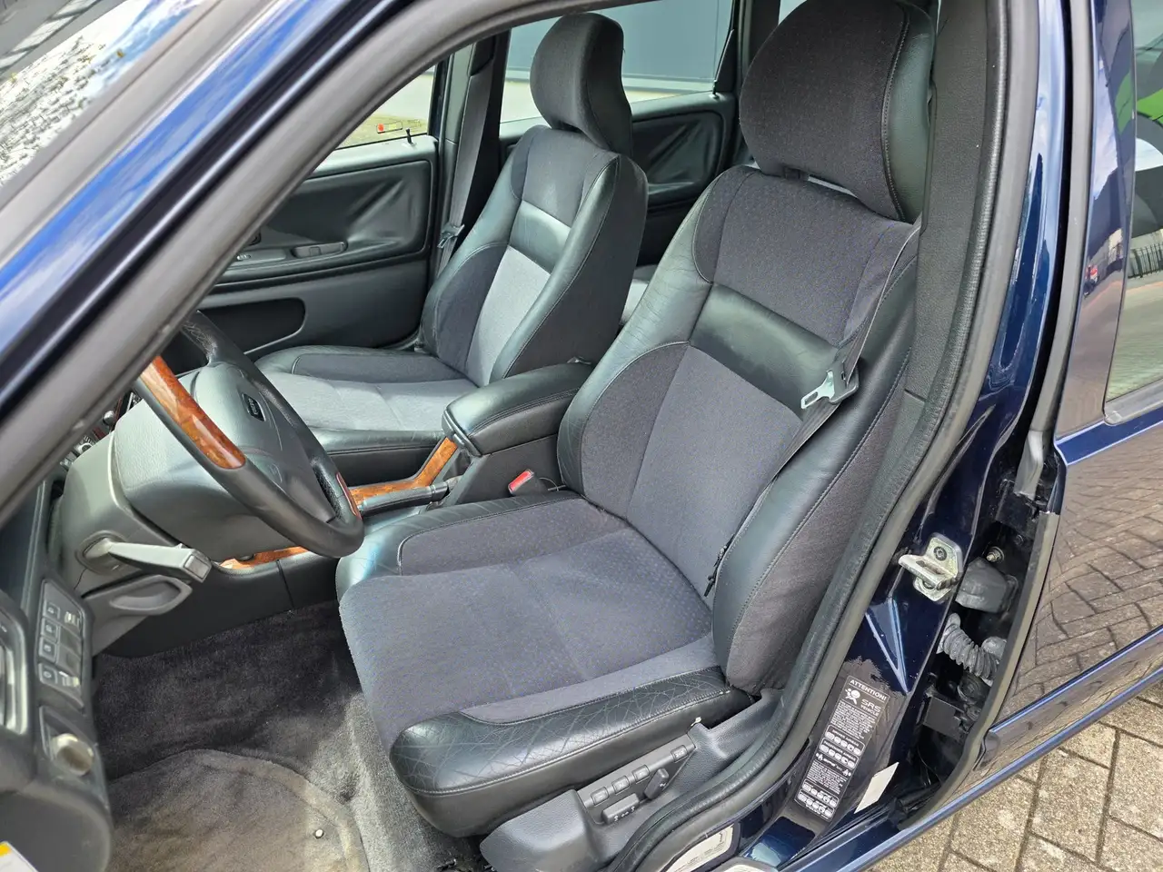 Volvo V70 2.5 T Comfort Luxury, netto € 5.780 4ever bijtel v, foto 10