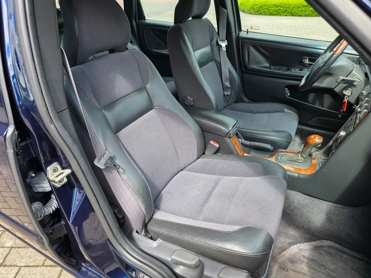 Volvo V70 2.5 T Comfort Luxury, netto € 5.780 4ever bijtel v, foto 11