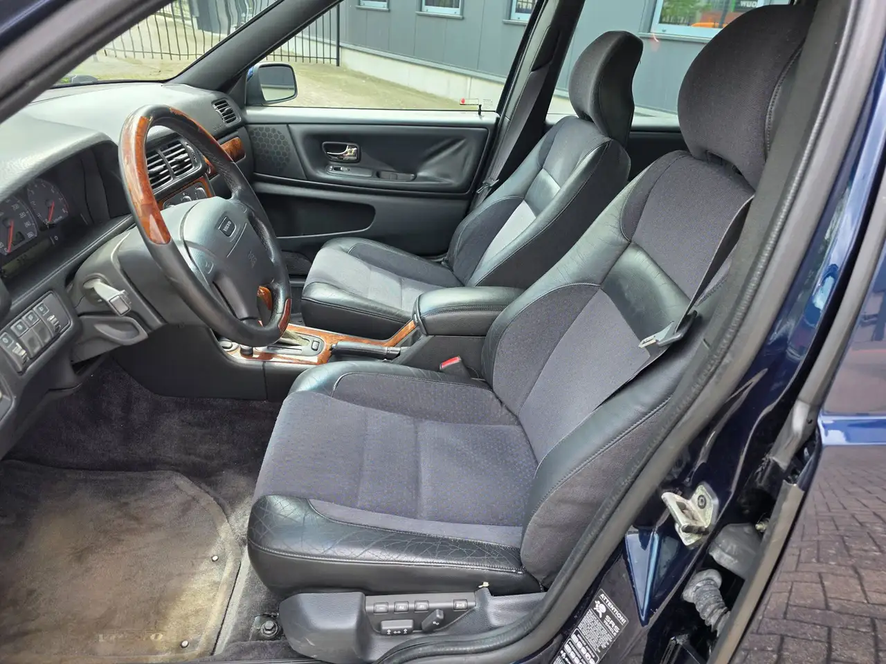 Volvo V70 2.5 T Comfort Luxury, netto € 5.780 4ever bijtel v, foto 9