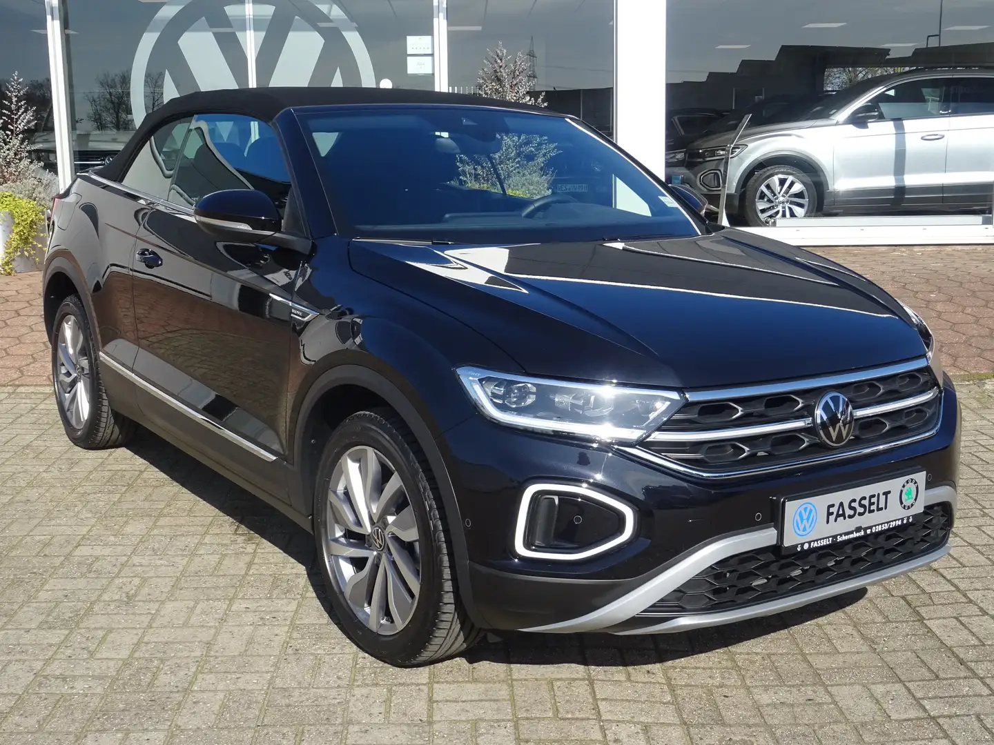 Volkswagen T-Roc 1.5 TSI OPF DSG Move 18 Zoll,Kamera,AHK,Matrix,Nav Schwarz - 2