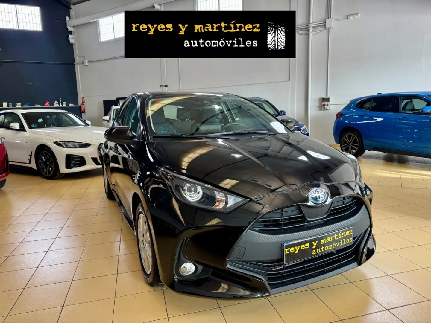 Toyota Yaris 120H 1.5 Business Plus Negro - 2