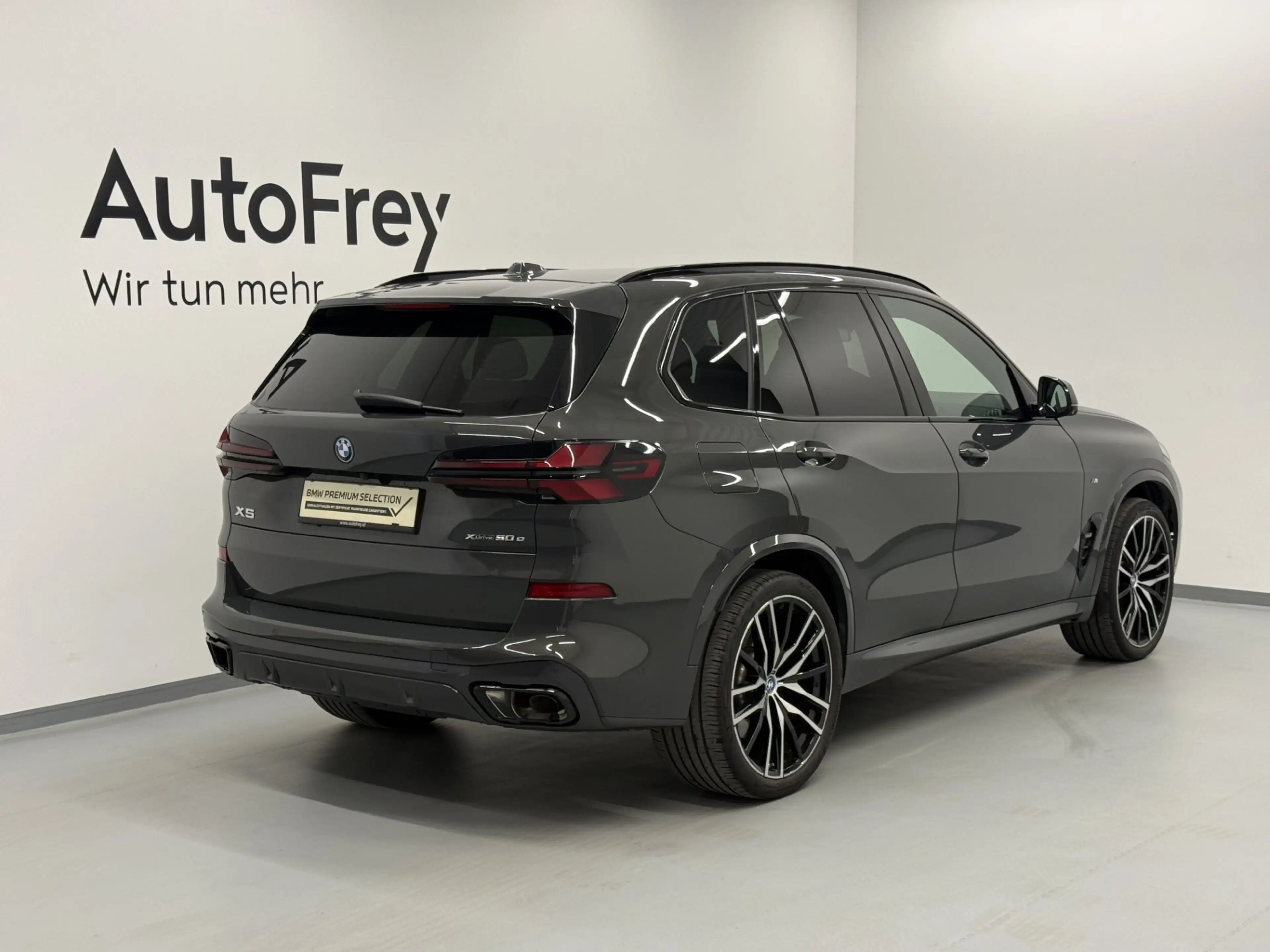 BMW X5 xDrive50e — photo 2