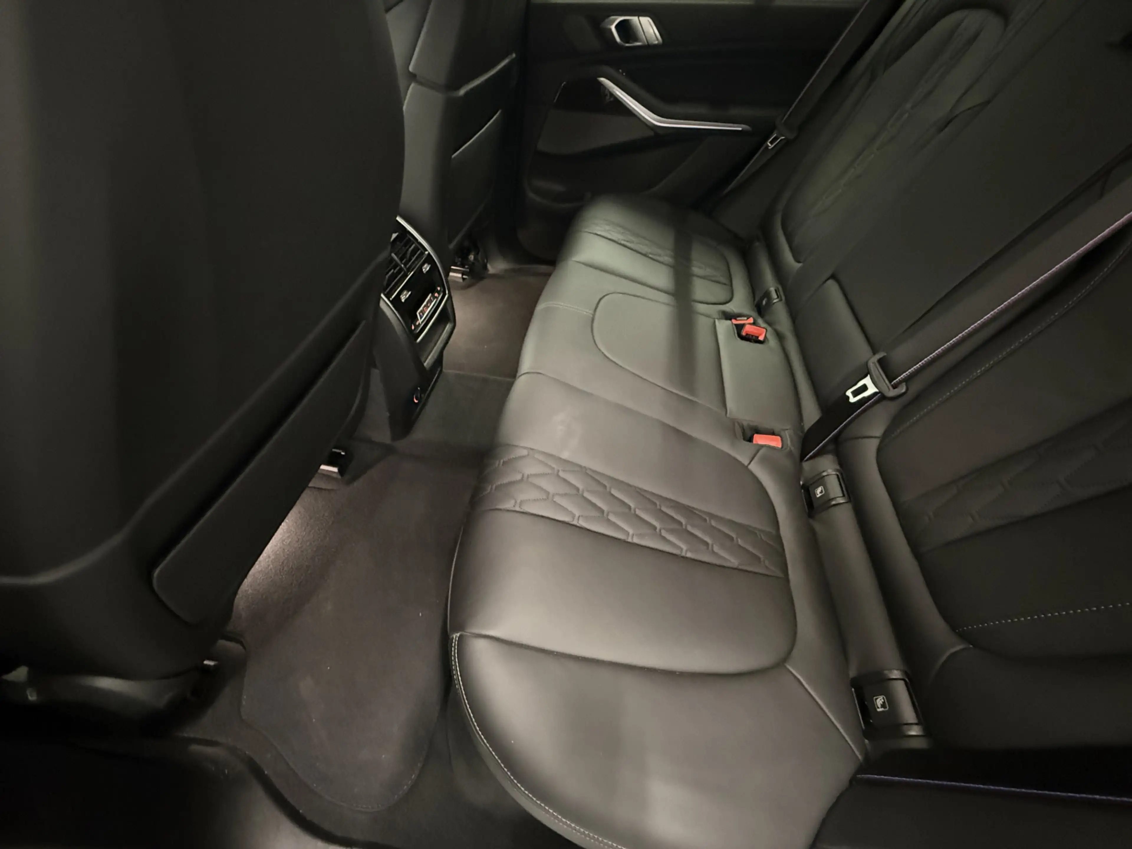 BMW X5 xDrive50e — photo 13