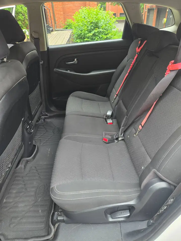 Kia Rondo снимка Kia Rondo