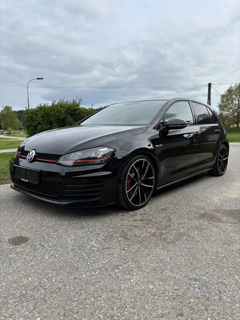 Volkswagen Golf GTI 2,0 TSI DSG Performance - 1
