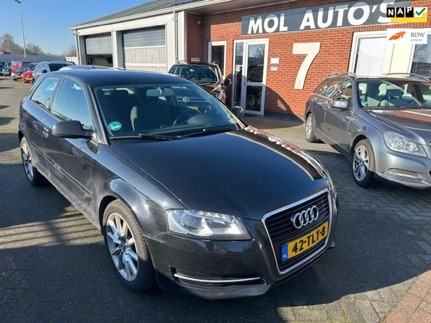 Audi A3 1.6 TDI Attraction 99 gram Nero - 1