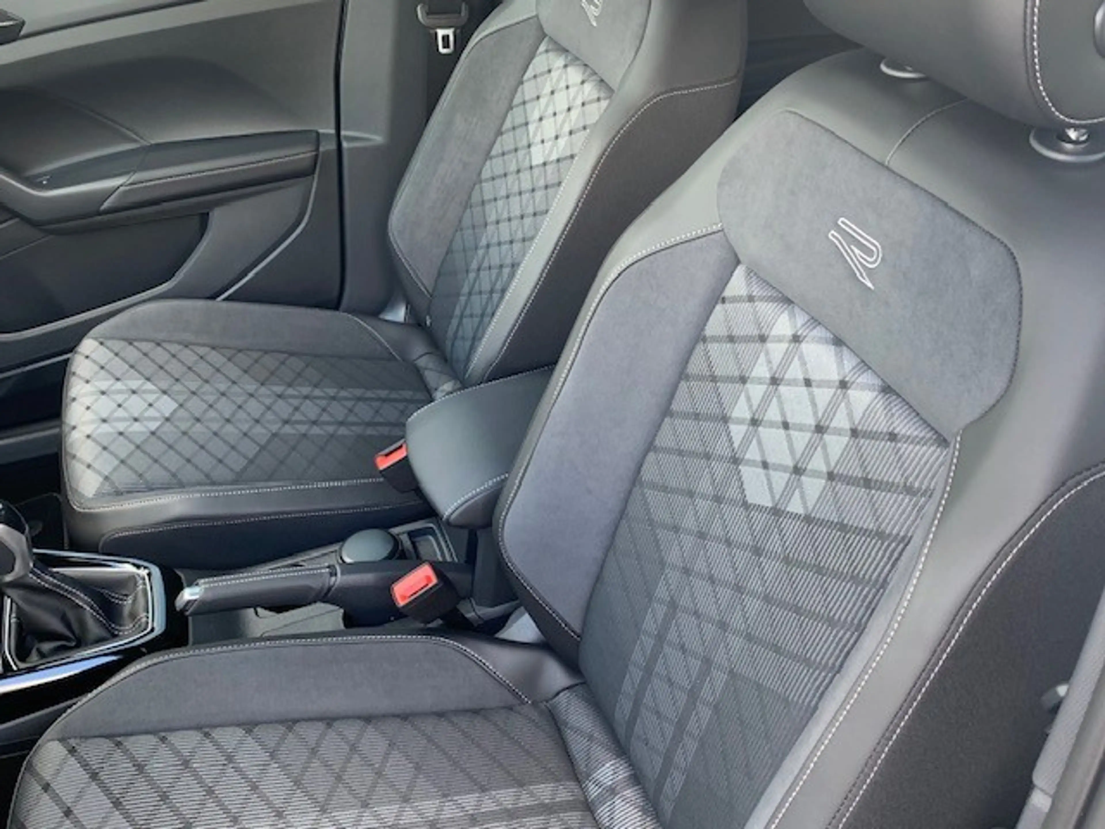 Volkswagen T-Cross R-LINE BLACK STYLE 1.5TSI 150CV DSG7 — photo 2