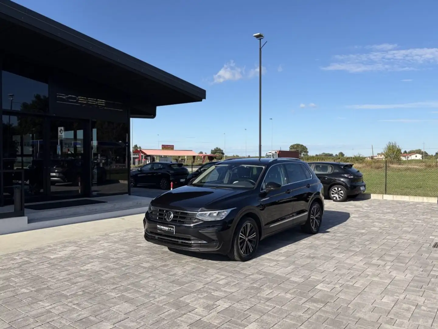 Volkswagen Tiguan 2.0 TDI SCR Life ANCHE PER NEOPATENTATI Noir - 1