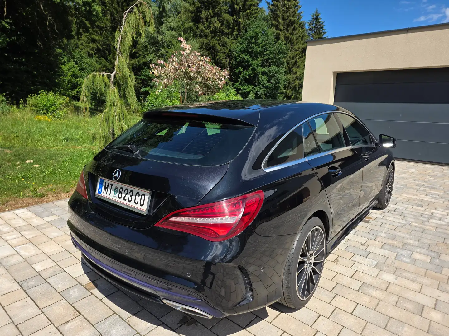 Mercedes-Benz CLA 180 CLA 180 d Shooting Brake AMG-Line Aut. Schwarz - 2