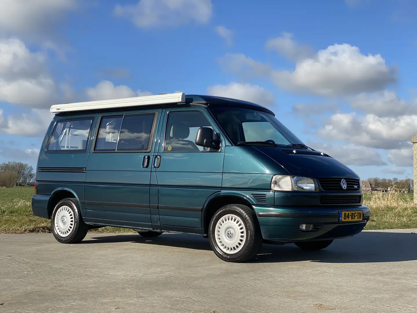 Volkswagen T4 California 2.5 TDI uitvoering Generation met airco /cruise Groen - 1