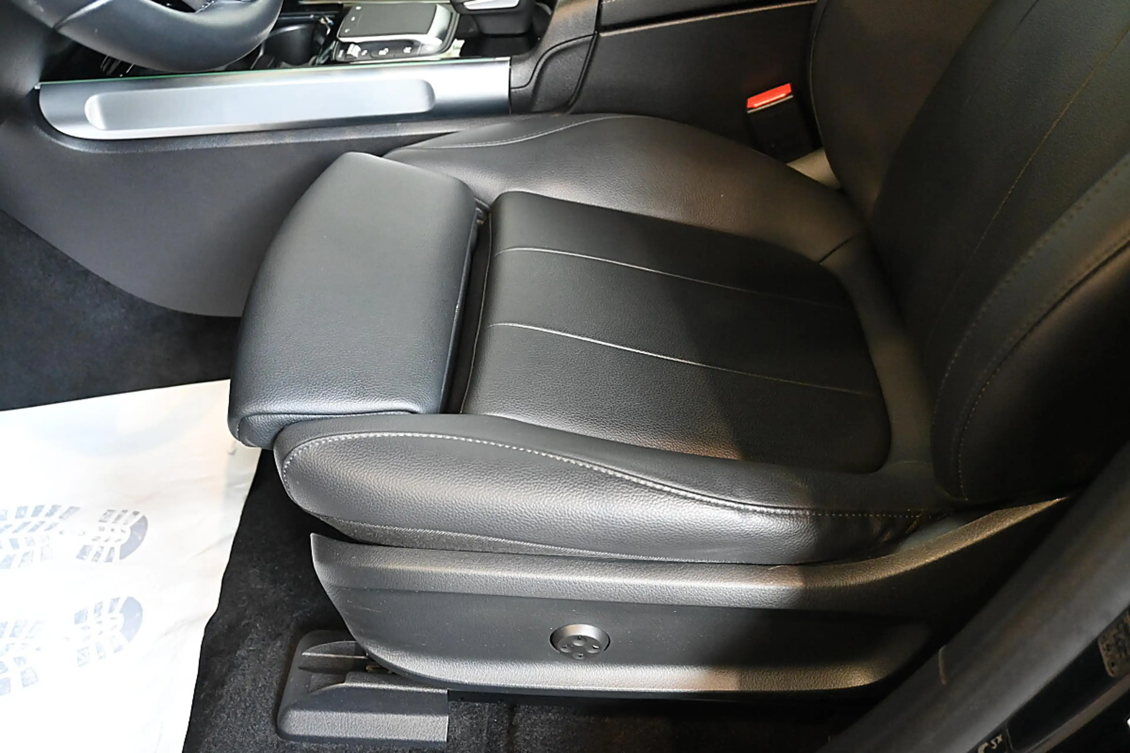 Mercedes-Benz EQB 350 4MATIC 66,5kWh Aut.; 7-Sitzer, 360° Kamera, 20-... — photo 14