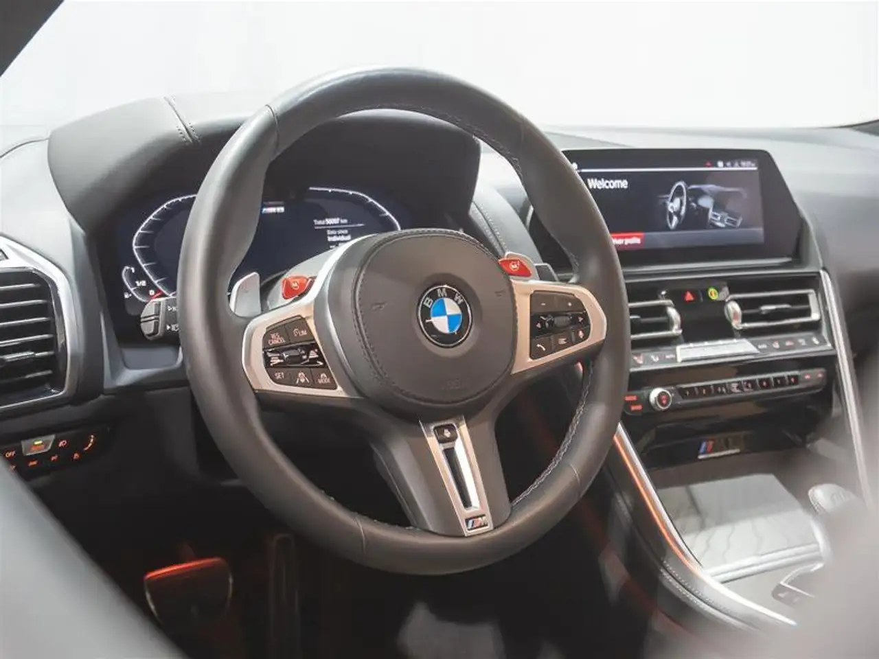 BMW M8 снимка BMW M8