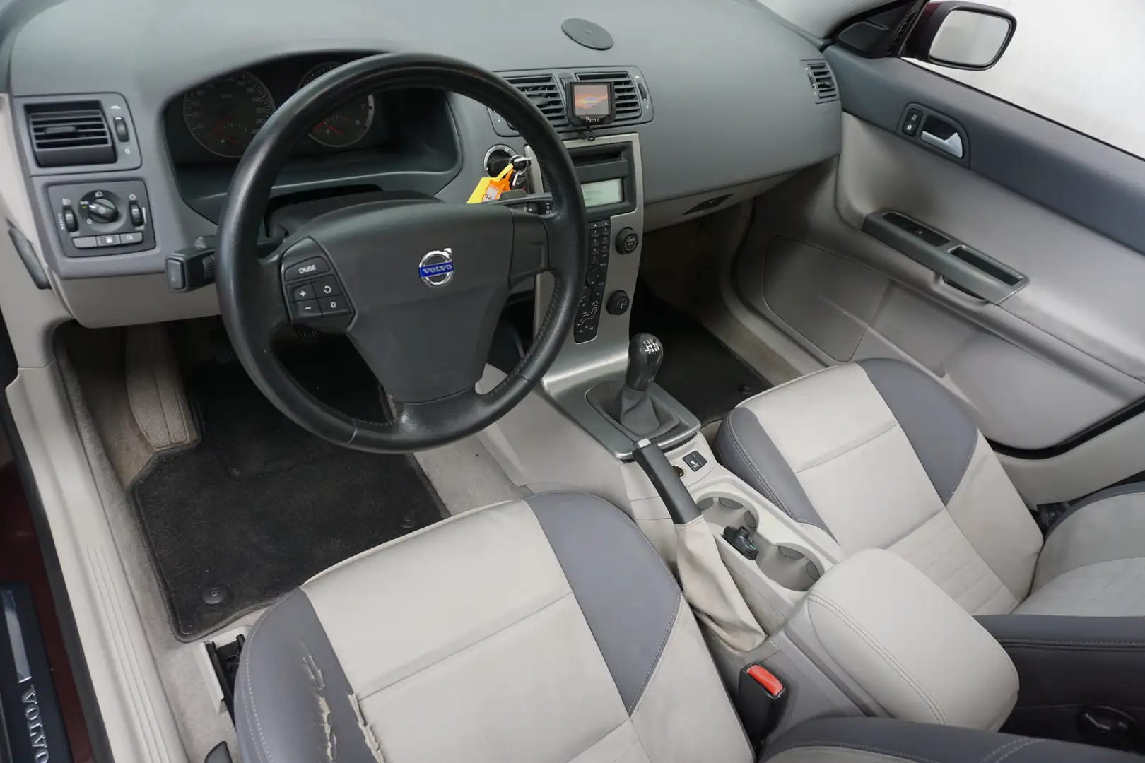Volvo V50 2.5 T5 AWD Momentum 220 PK! NL AUTO! Violett - 2