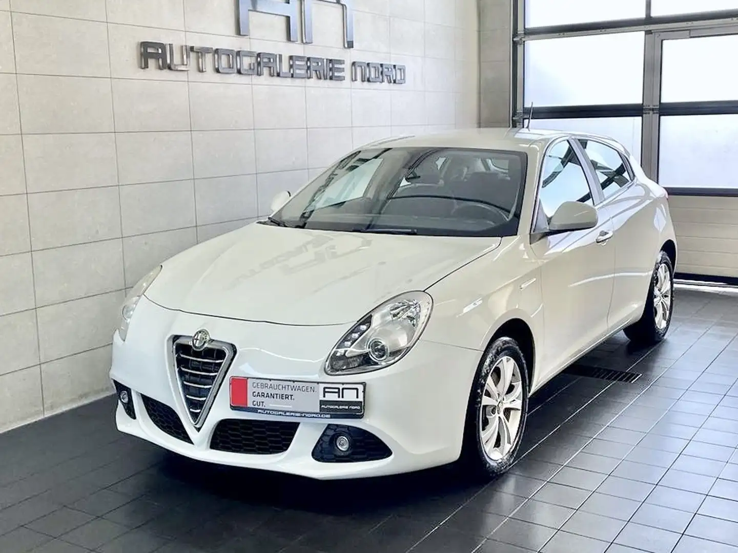 Alfa Romeo Giulietta Turismo Competizione - 1 Hand - 2