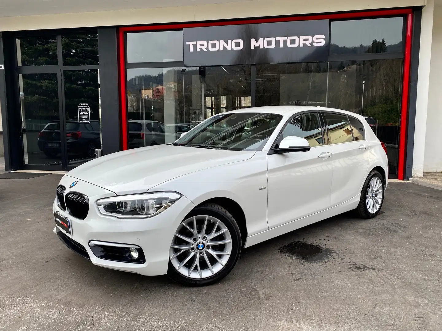 BMW 118 118d Urban 5p Weiß - 1