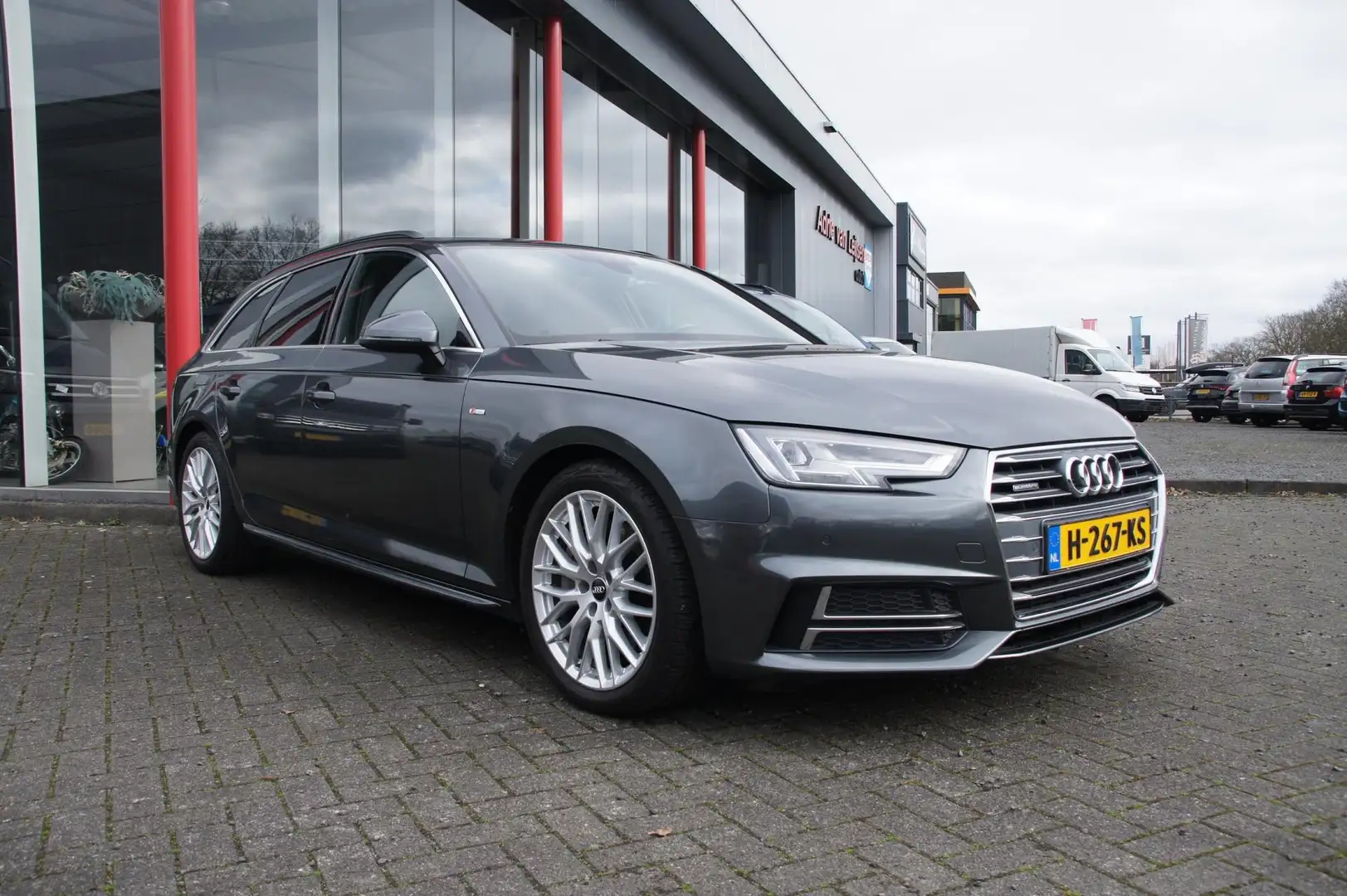 Audi A4 Avant 2.0 TFSI quattro Sport Pro Line S Grijs - 1