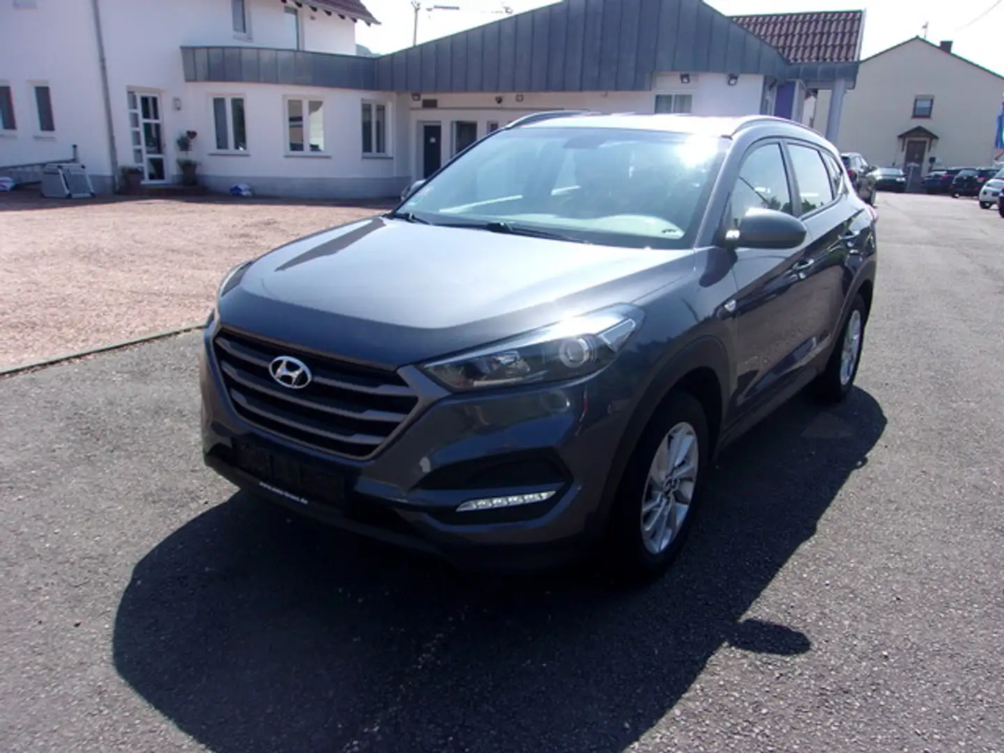 Hyundai TUCSON Tucson Passion Klimaaut Navi SHZ ALU Kamera Grau - 2