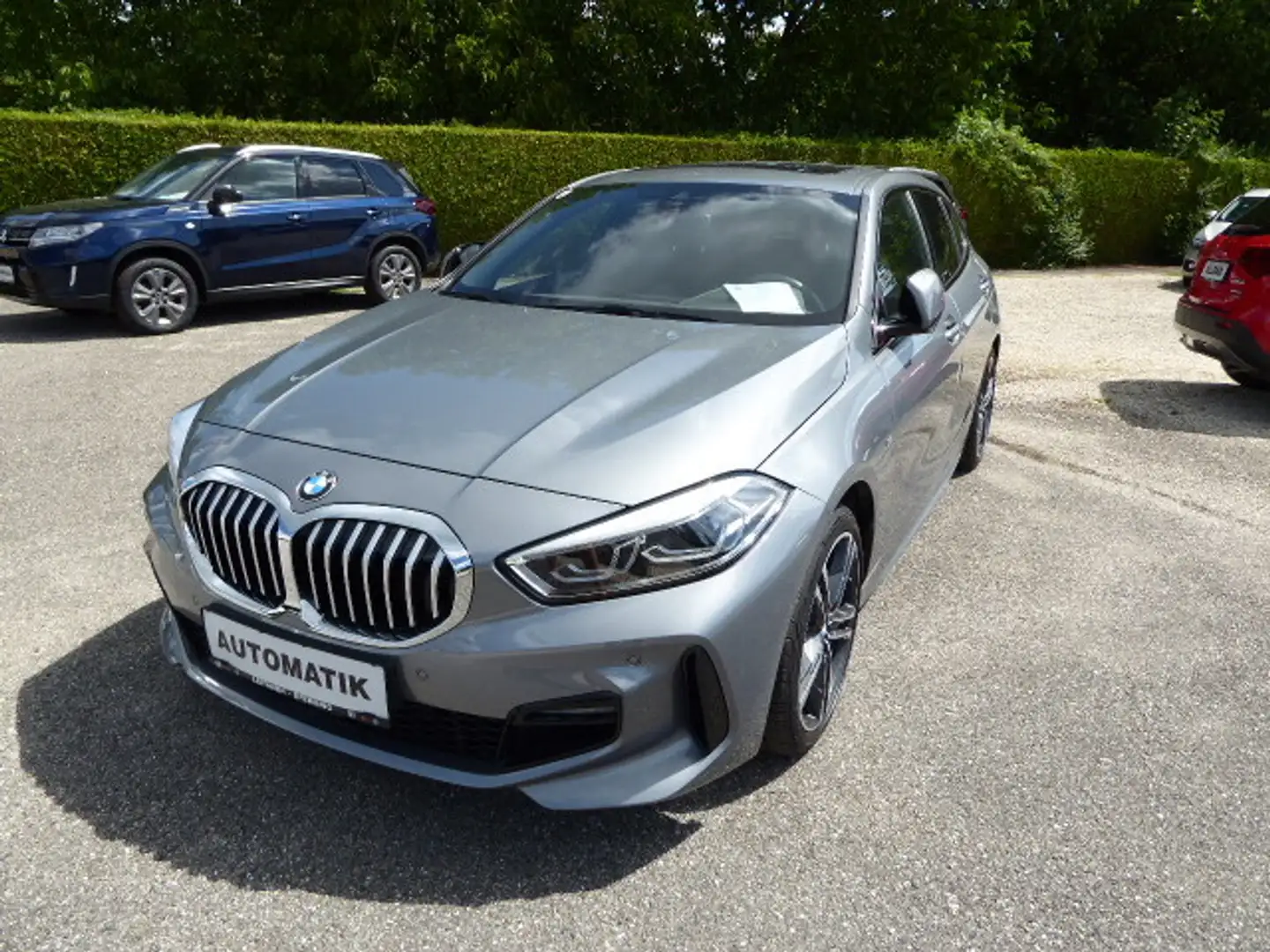 BMW 118 d Aut. Grau - 1