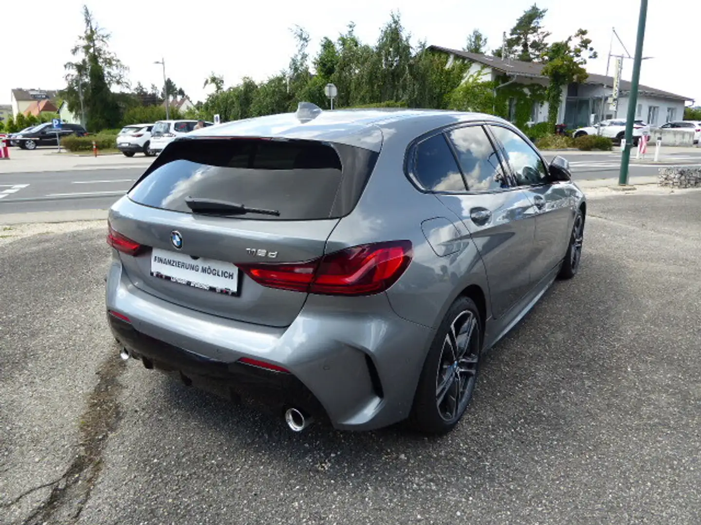 BMW 118 d Aut. Grau - 2