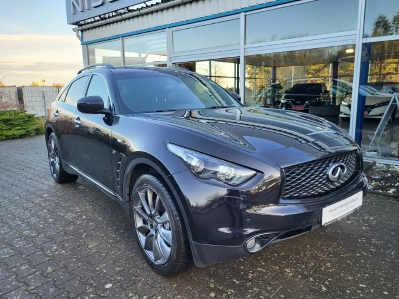 Infiniti QX70