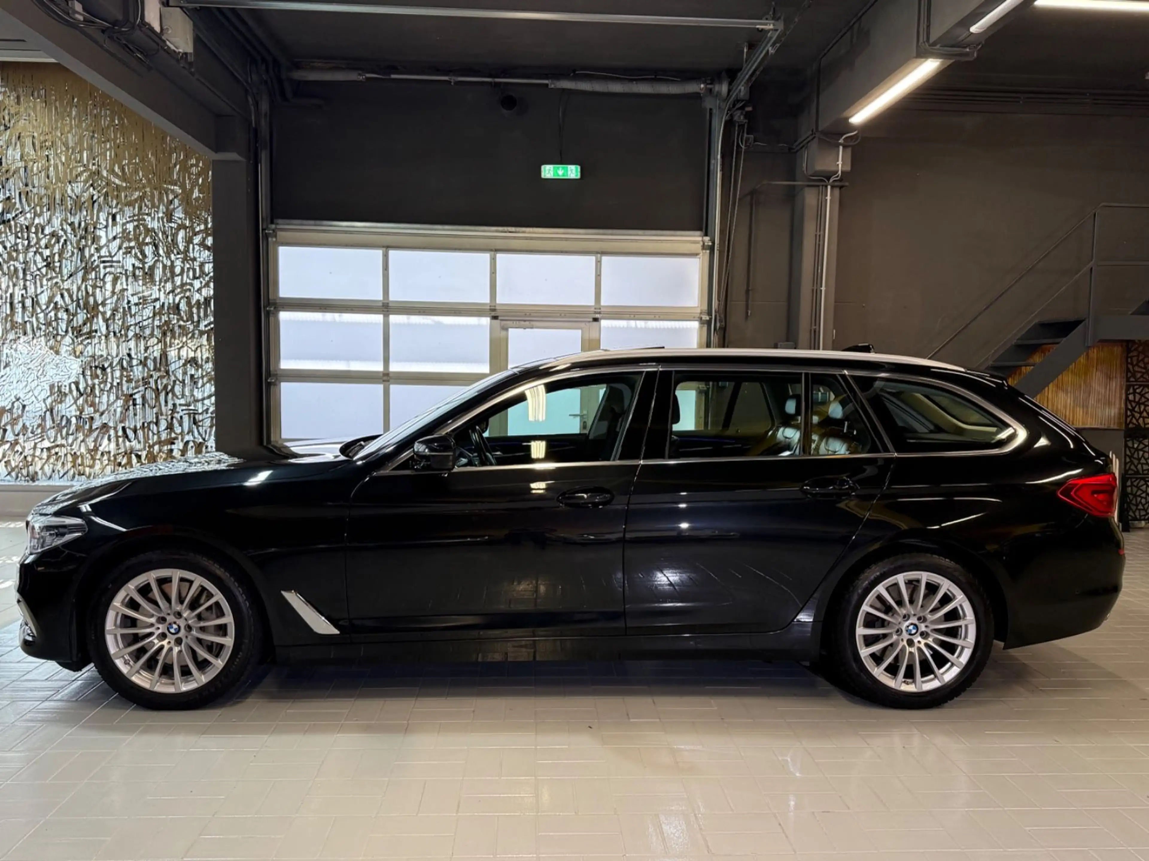 BMW 540 i Touring xDrive Luxury Line LED~HUD~PANO~ACC — photo 4