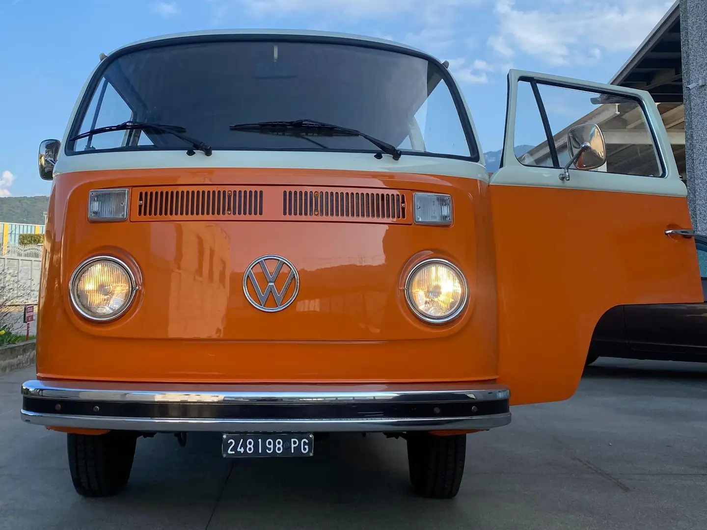 Volkswagen T2 Bay Window Arancione - 1