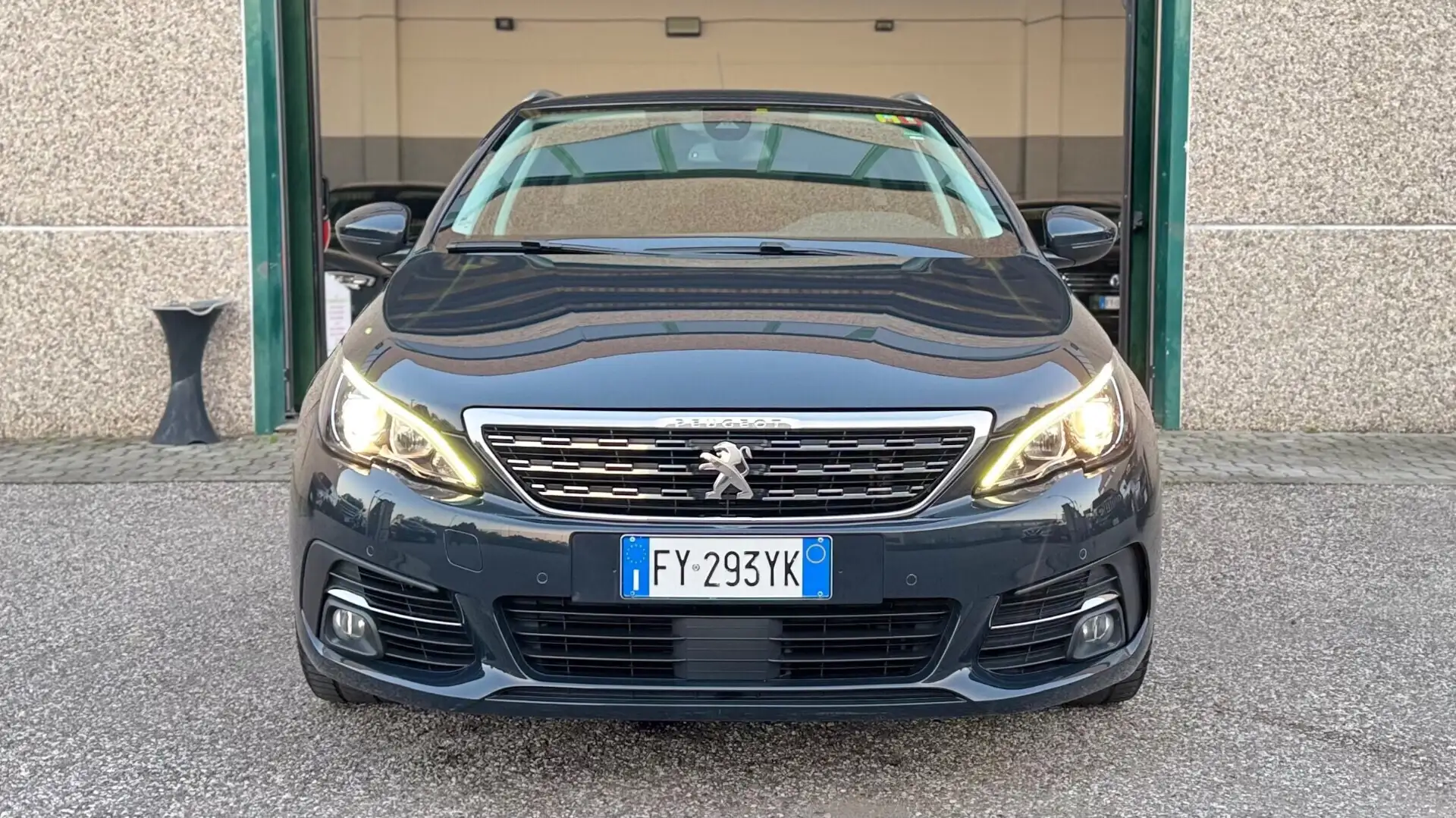 Peugeot 308 BlueHDi 130 S&S SW Allure AUTOMATICO Grigio - 2