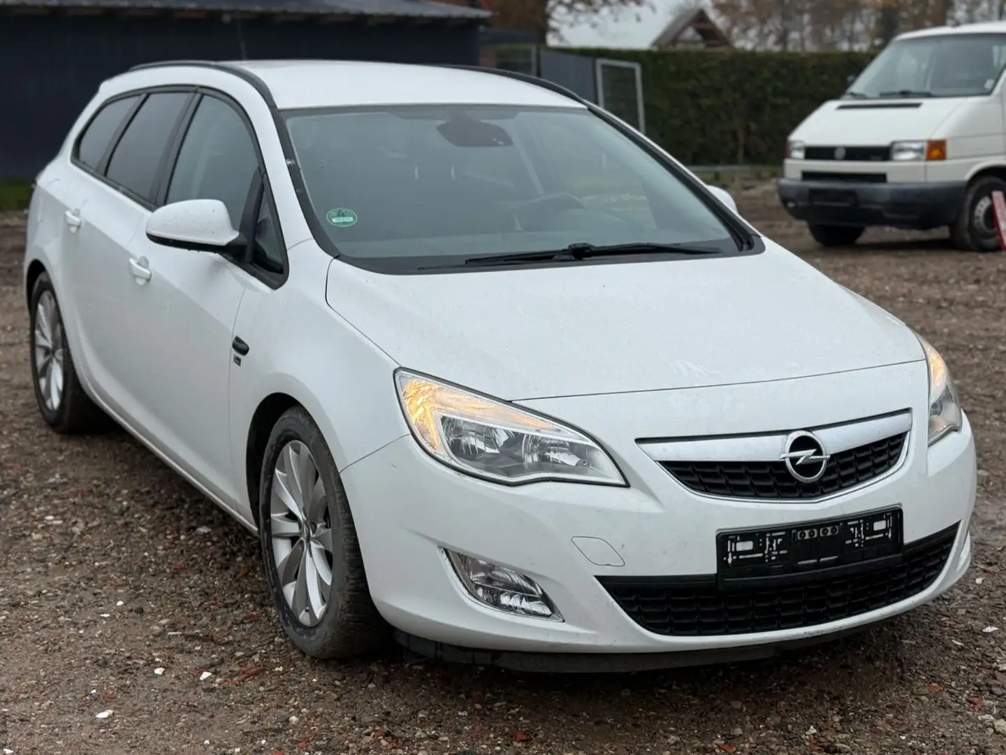Opel Astra J Sports Tourer 150 Jahre Opel/NAVI/AHK/SHZ Weiß - 2