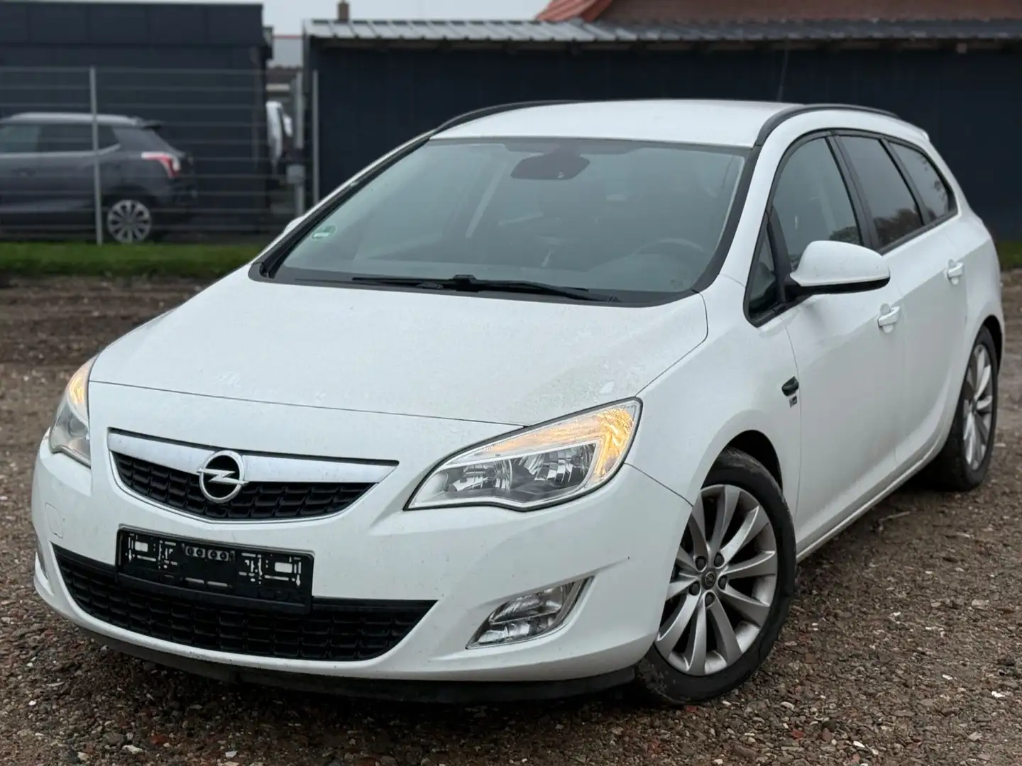 Opel Astra J Sports Tourer 150 Jahre Opel/NAVI/AHK/SHZ Weiß - 1