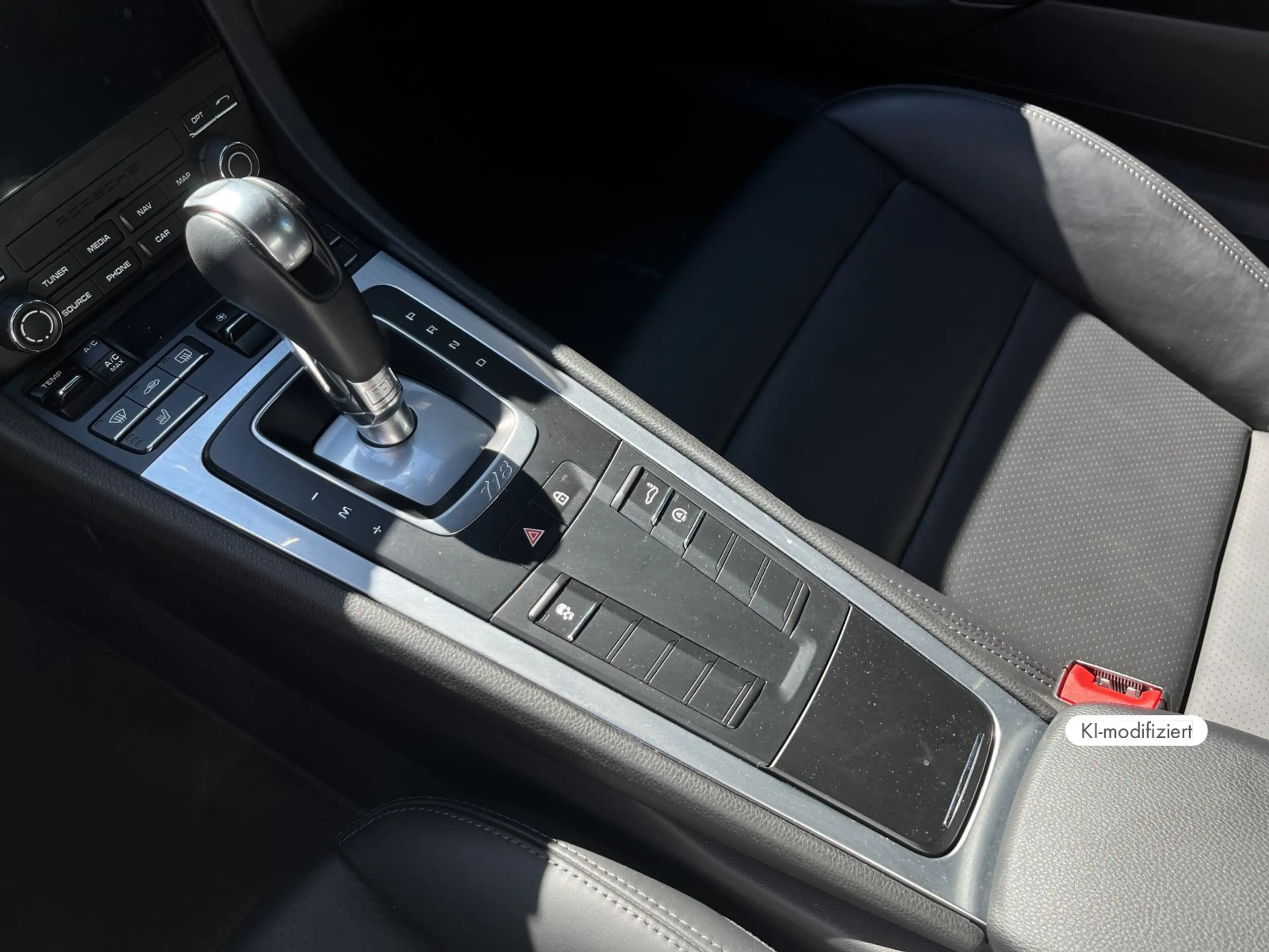 Porsche Cayman 718 — photo 14