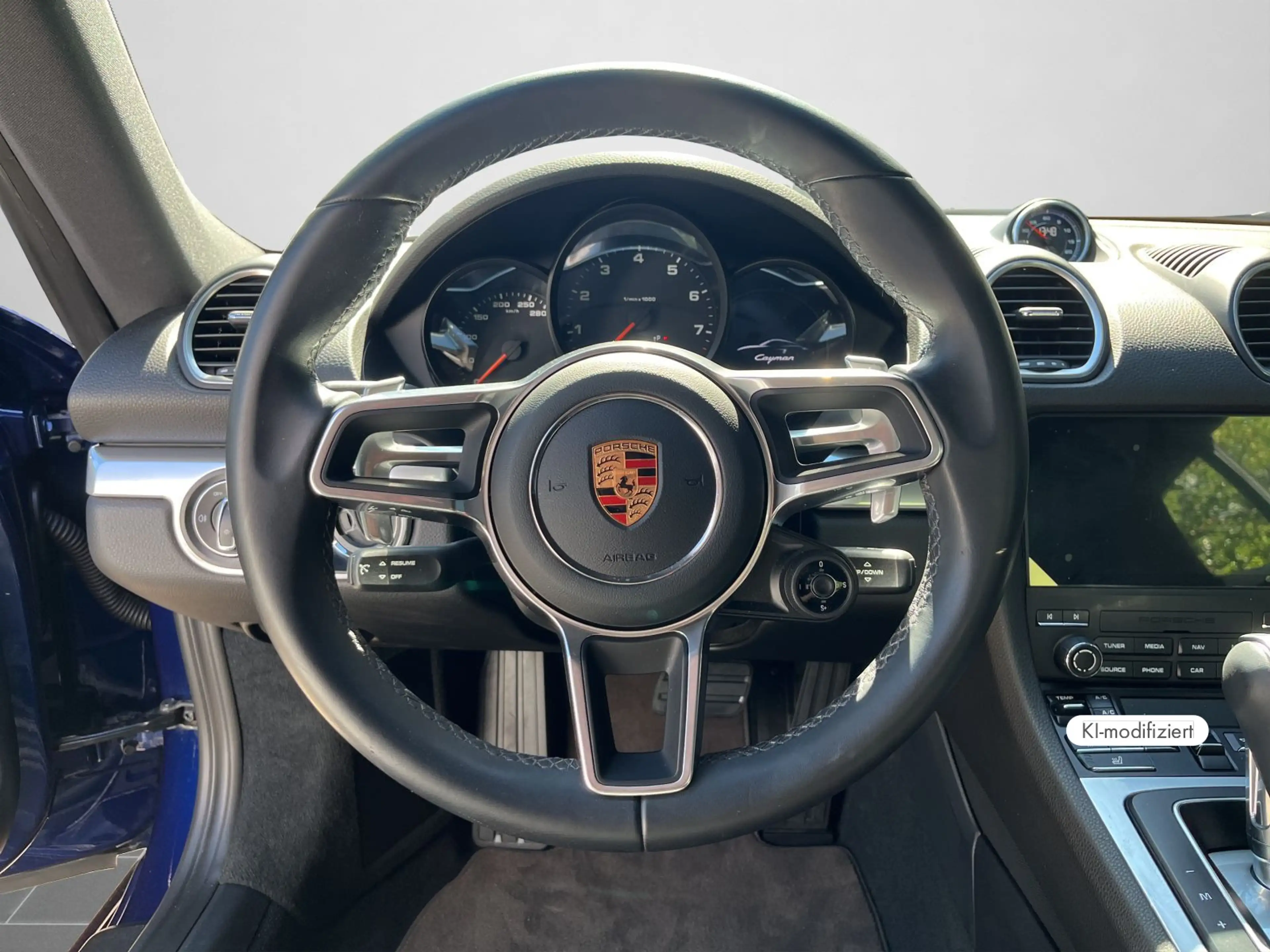 Porsche Cayman 718 — photo 10