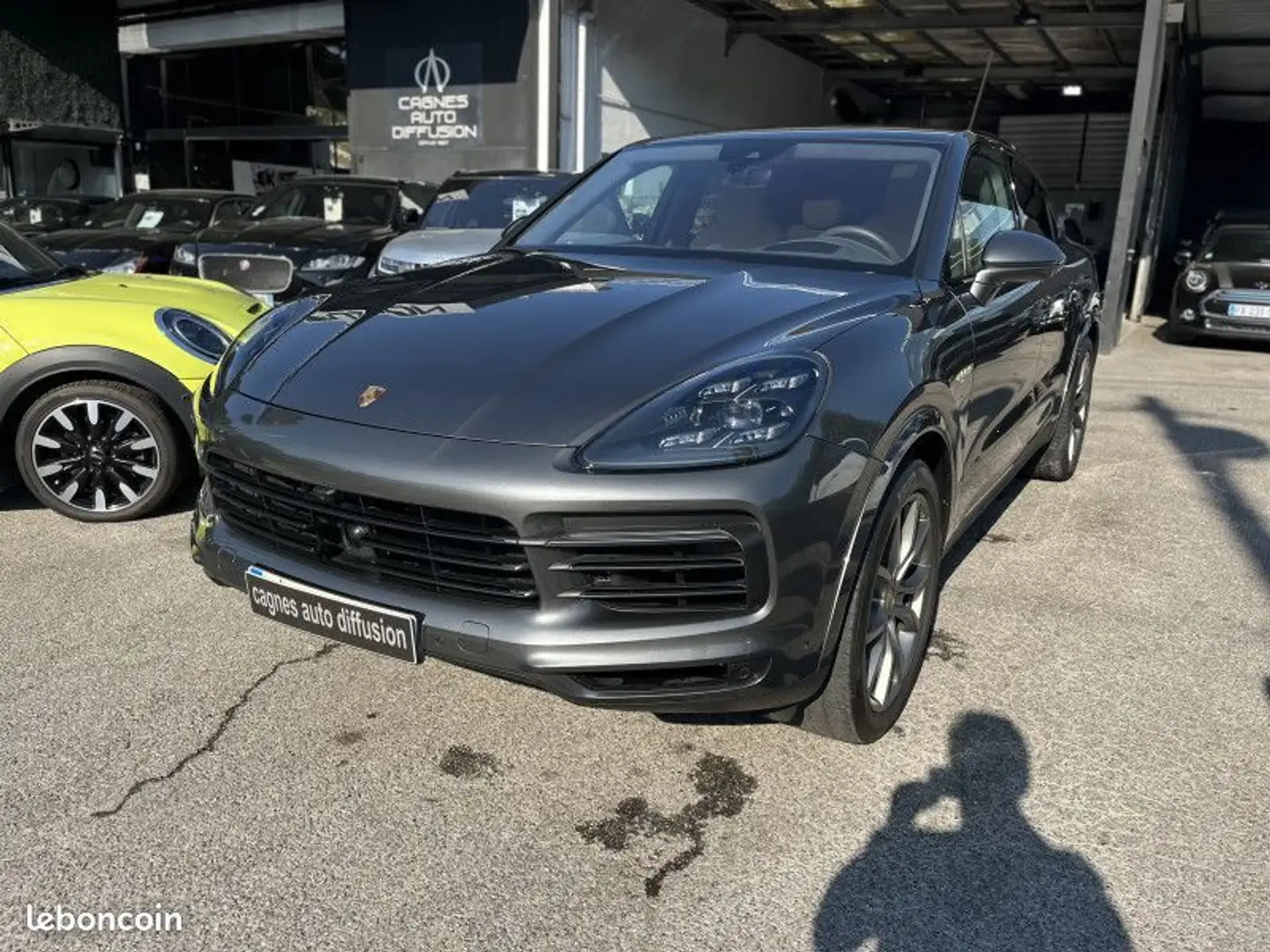 Porsche Cayenne COUPE (9YB) 3.0 V6 462CH E-HYBRID Grau - 1