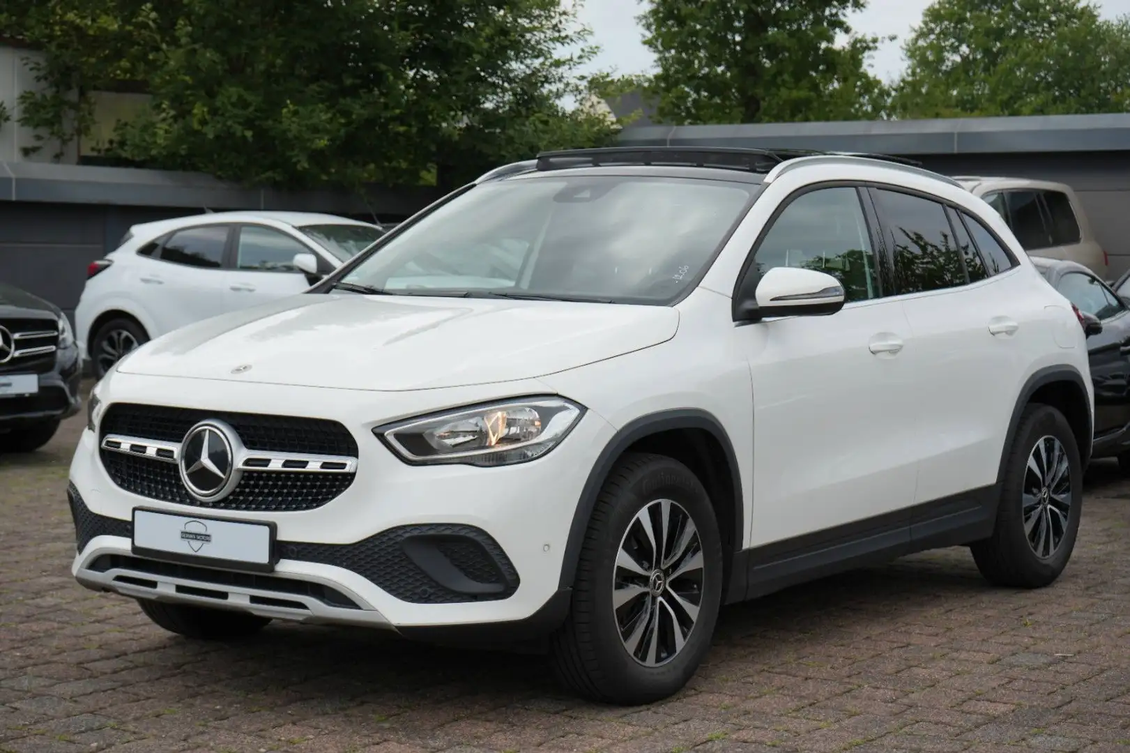 Mercedes-Benz GLA 200 d Style *PANORAMA|KAMERA|APPLE CARPLAY* Weiß - 2