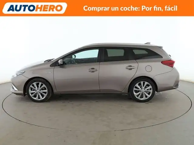Toyota Auris view 3
