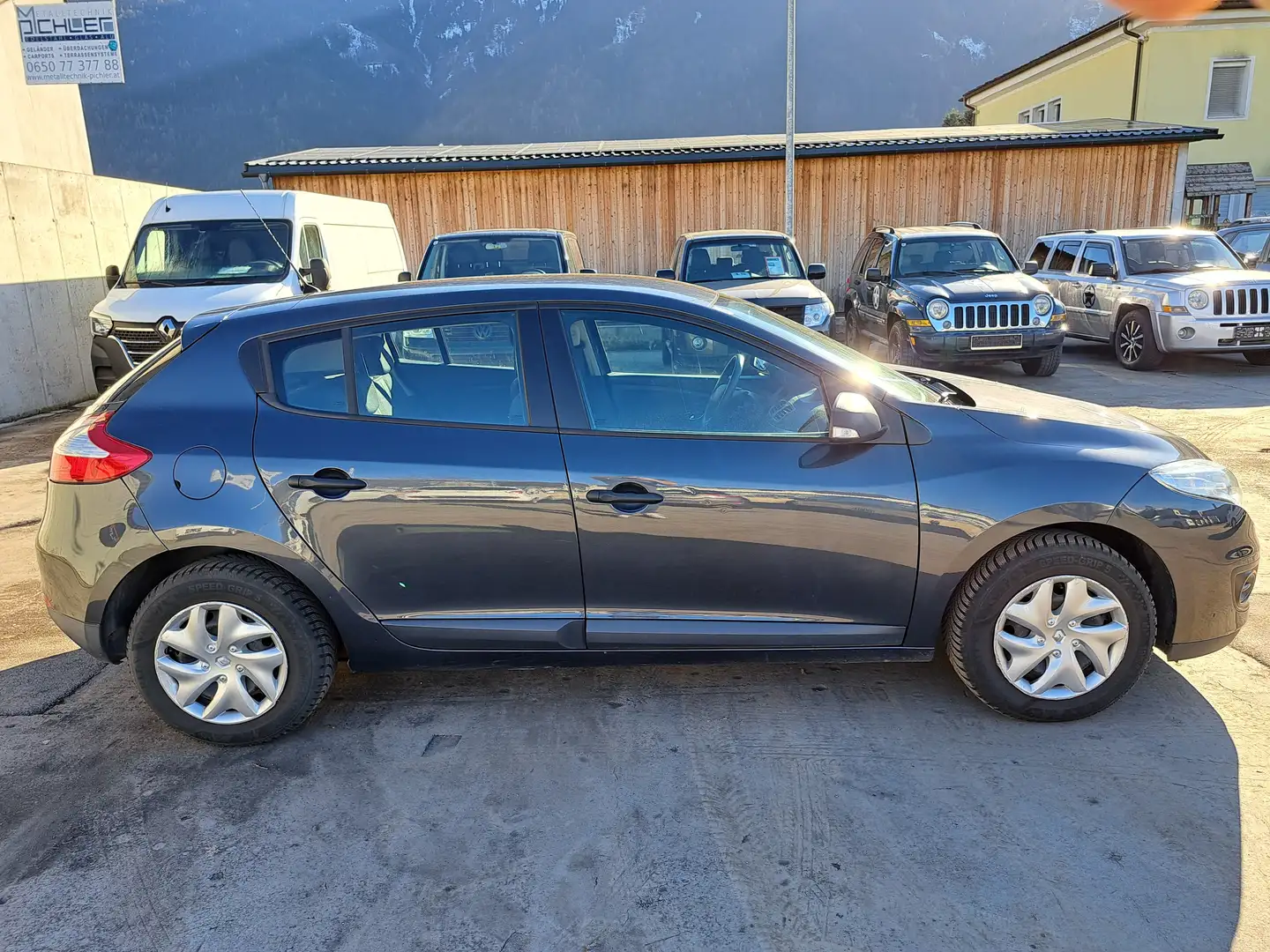 Renault Megane Authentique 1,6 16V 100 Limousine Gris - 2