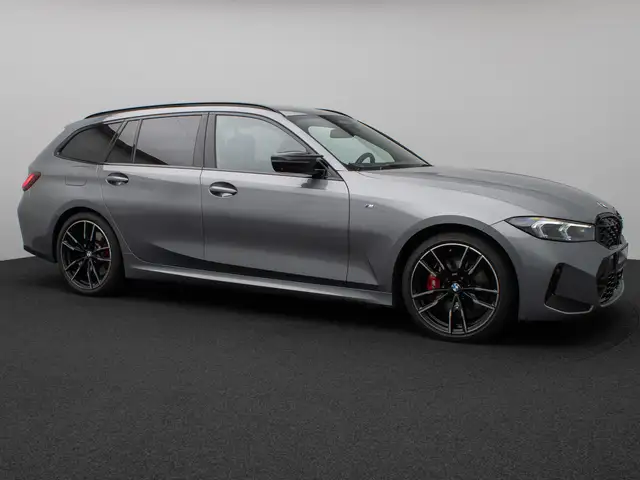 BMW 3 Series view 4