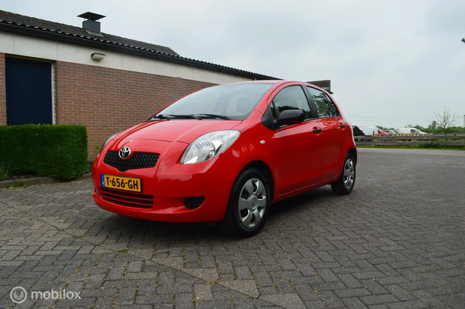 Toyota Yaris 1.0 VVTi Terra Rood - 1