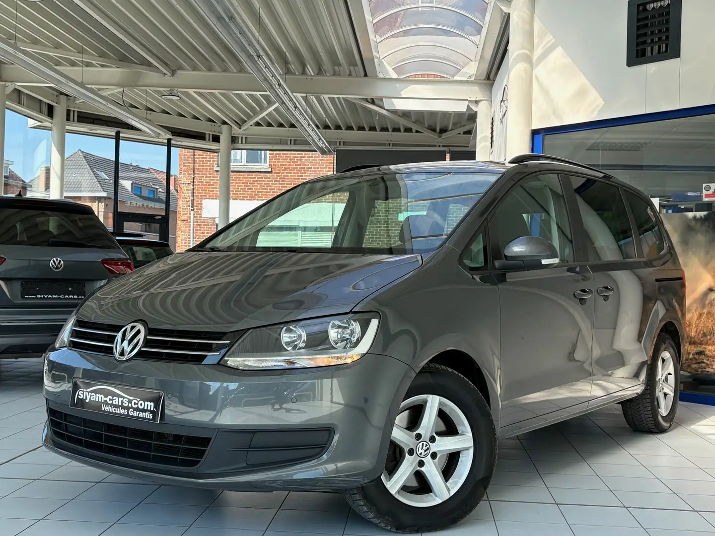 Volkswagen Sharan 2.0 TDi * 7 PLACES * AUTO * GPS * PDC * 1ER PROP* Gris - 1