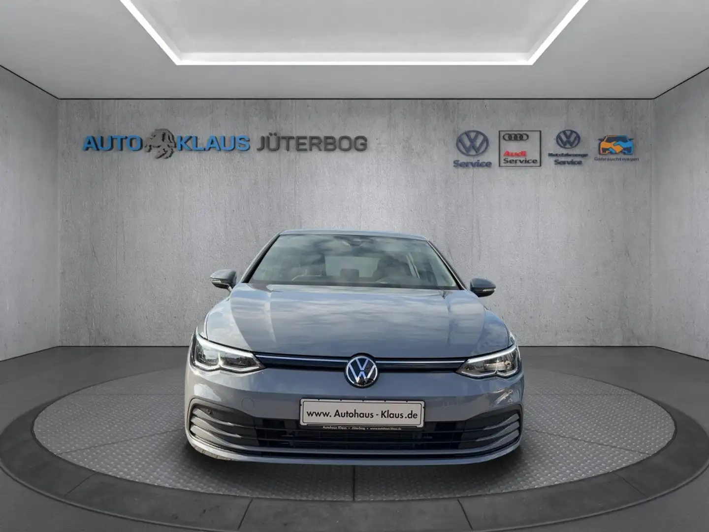 Volkswagen Golf VIII 1.0 eTSI DSG+Navi+Climatronic+LED+ACC Grau - 2